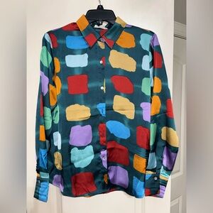NWT ILLA ILLA button up blouse. Green print. Size Small